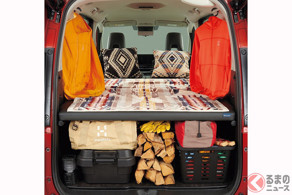 「セレナ マルチベッド」の使用例。ベッドの下の空間も十分にあるので就寝時に荷物をわざわざ移動する必要がないのも便利です