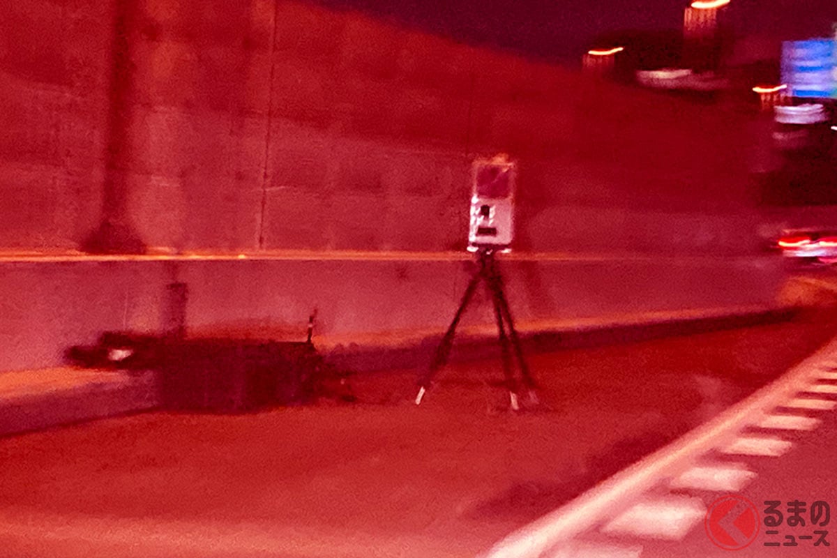 走行中に突然赤く「ピカッ」と光った!? なぜあえて赤く光るようになっているのか?(画像はイメージ)