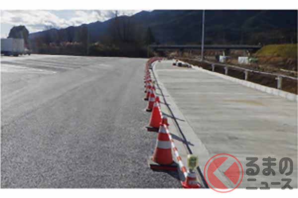 下り小黒川PAのダブル連結トラック優先駐車マス(画像:NEXCO中日本)