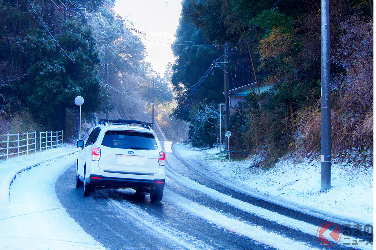 悪天候時や未舗装路、雪道などではフロントガラスが汚れやすいため、ウィンドウウォッシャーを使用する機会が多い