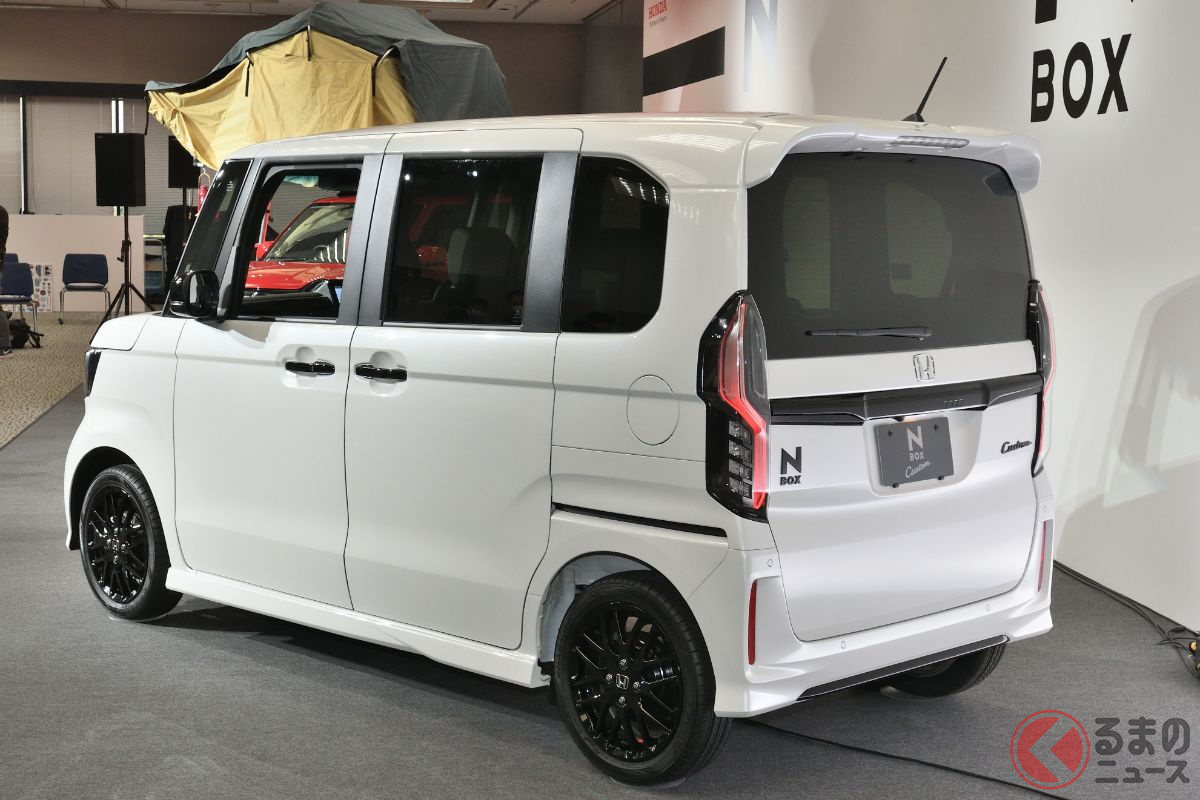 軽ナンバーなぜ 真ん中 じゃない 運転席側の配置多し 一部では 真ん中 採用と異なる理由とは くるまのニュース 軽ナンバーなぜ 真ん中 じゃない 運転席側の配置多し 一部では 真ん中 採用と異なる理由とは くるまのニュース