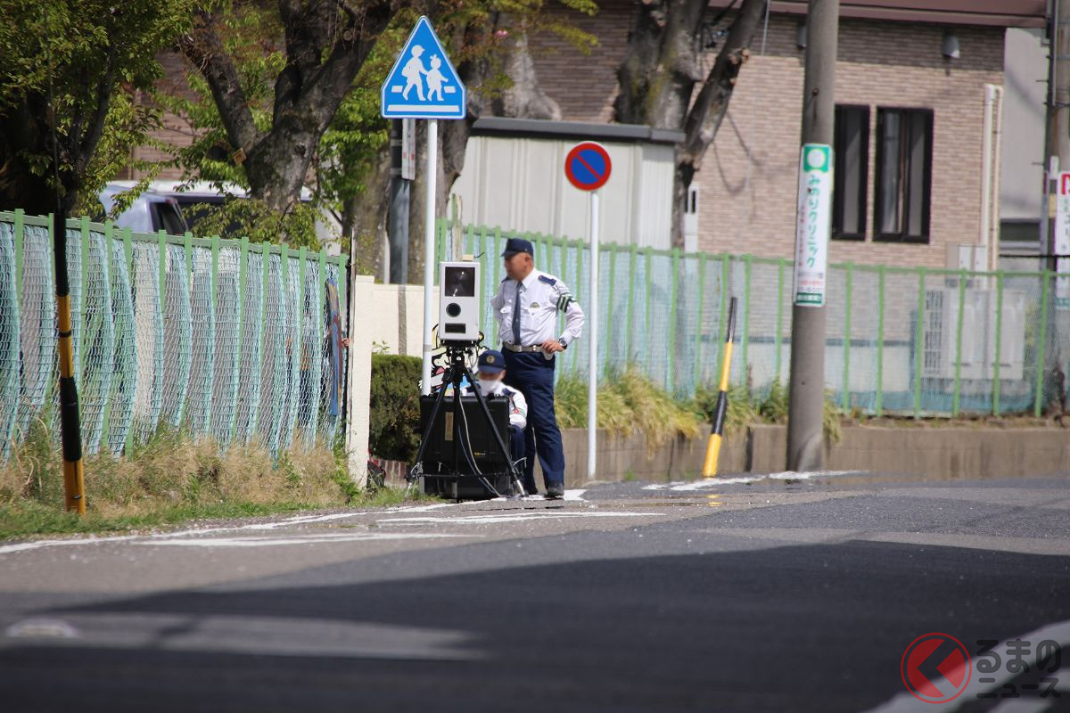 小学校前で移動式オービスによる見せる取締り
