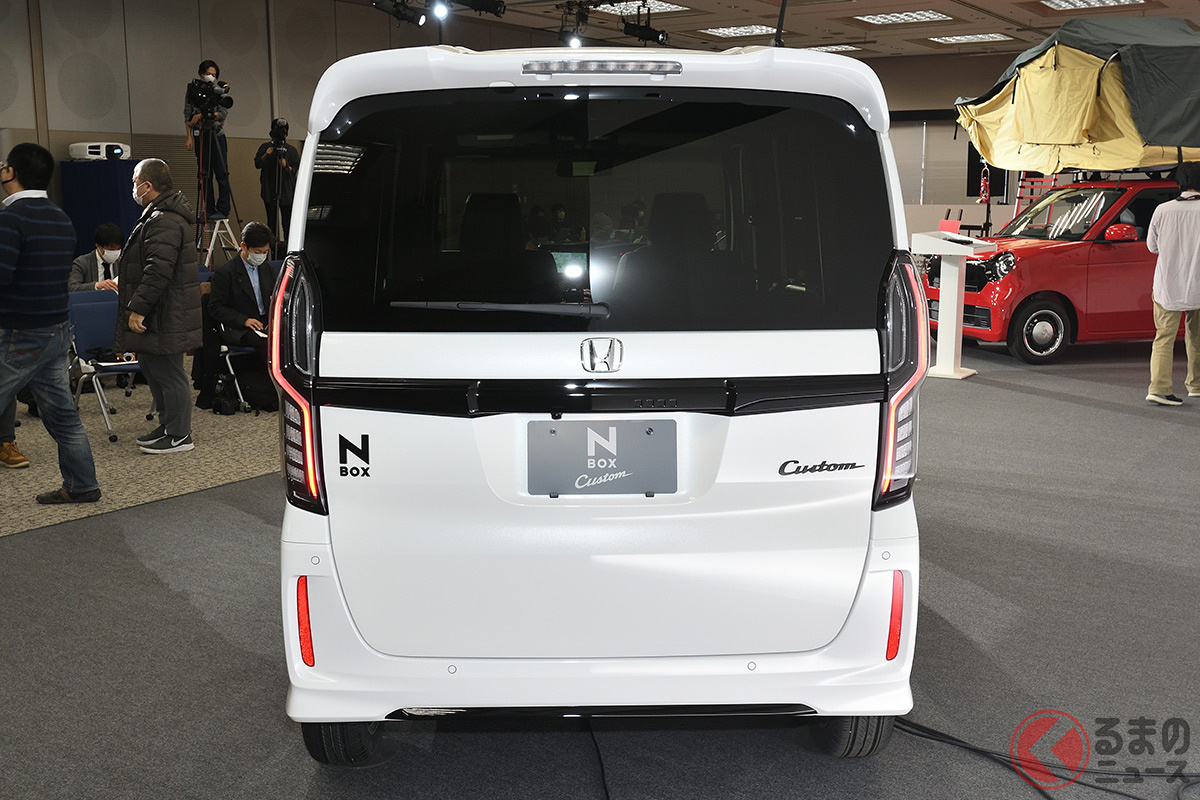 軽ナンバーなぜ 真ん中 じゃない 運転席側の配置多し 一部では 真ん中 採用と異なる理由とは くるまのニュース 軽ナンバーなぜ 真ん中 じゃない 運転席側の配置多し 一部では 真ん中 採用と異なる理由とは くるまのニュース