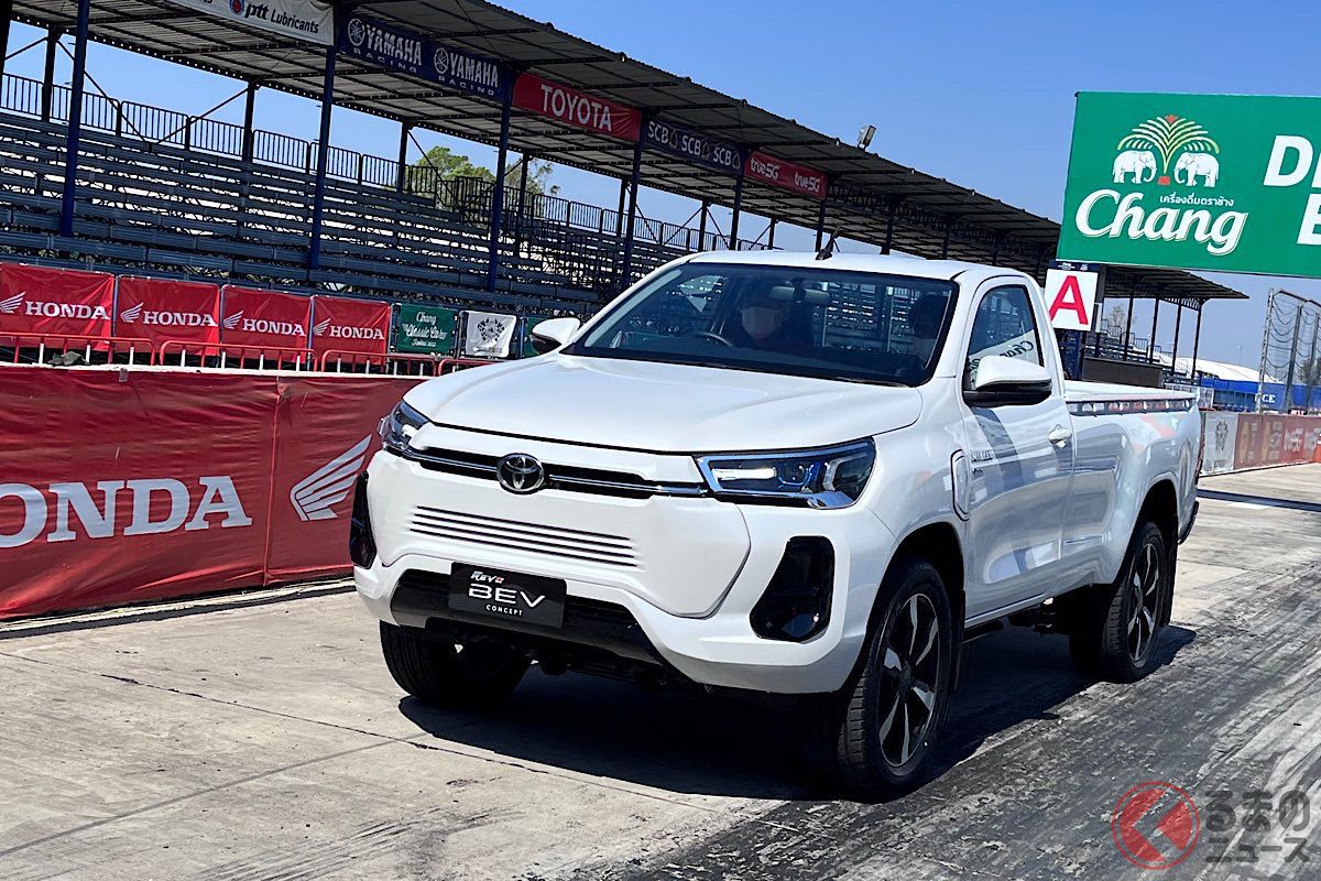 世界初走行!? トヨタが投入する「ハイラックスレボBEVコンセプト」がめちゃ速い!