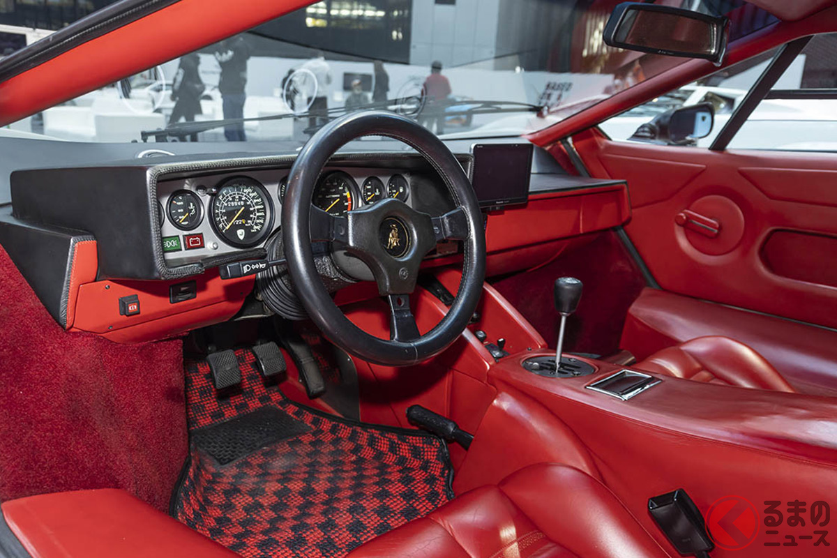 真っ赤な内装がド派手! “ビッグボス”こと新庄剛志氏が乗っていたものと同型のランボルギーニ「カウンタック LP5000S」