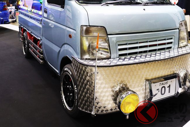 超ド派手な デコトラキャリイ 初公開 キラキラ荷台は和室仕様 学生渾身のカスタムカーとは くるまのニュース 超ド派手な デコトラキャリイ 初公開 キラキラ荷台は和室仕様 学生渾身のカスタムカーとは くるまのニュース