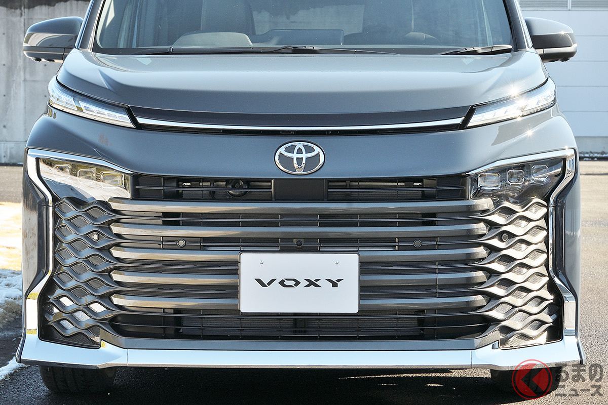 お、大きいです! グリルが! オラ顔な新型ヴォクシーが人気! 受注1か月の動向は?