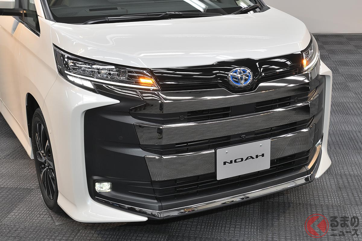 メッキ加飾で派手顔になった新型「ノア」(カスタム仕様)