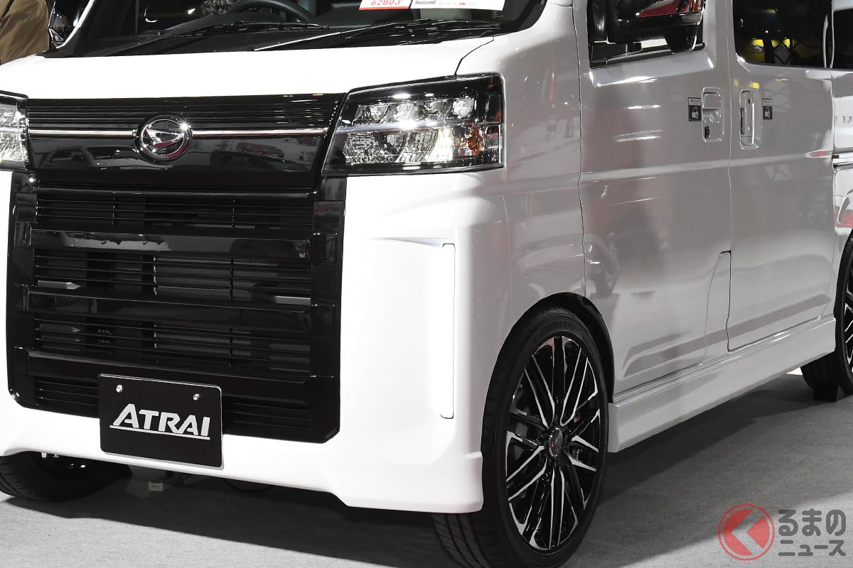 黒すぎ顔の軽ワゴン 新型 アトレーカスタム 初公開 クールさ炸裂なダイハツ アトレープレミアム の姿とは くるまのニュース 黒すぎ顔の軽ワゴン 新型 アトレーカスタム 初公開 クールさ炸裂なダイハツ アトレープレミアム の姿とは くるまのニュース