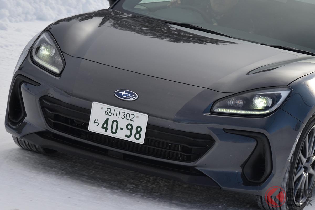 FRスポーツカーのスバル新型「BRZ」で雪道を走ってみた