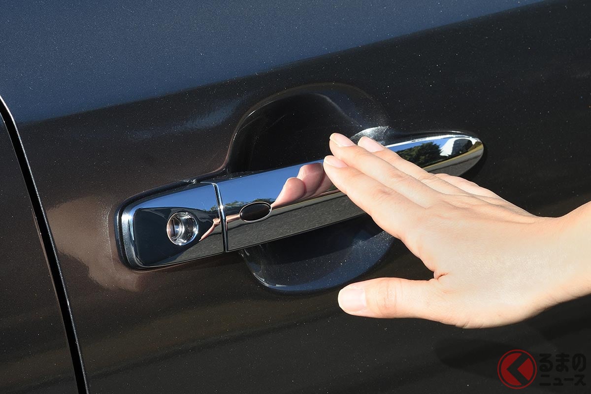 油断してると バチッ と静電気発生 冬にクルマの静電気を予防する5つの対策 くるまのニュース 油断してると バチッ と静電気発生 冬にクルマの静電気を予防する5つの対策 くるまのニュース