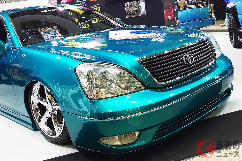 一見するとトヨタの高級車「セルシオ」のように見えるが…このクルマの正体は?