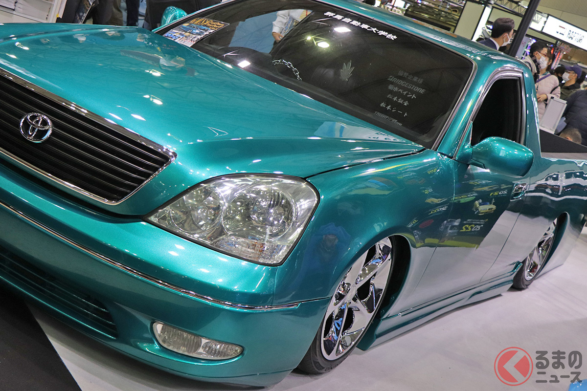 インパクト大な高級顔の「セルシオトラック」、実は中身は日産「シーマ」だった!? 群馬自動車大学校が製作し「東京オートサロン2023」に出展したオリジナルカスタムカー「GAUS CF-16」