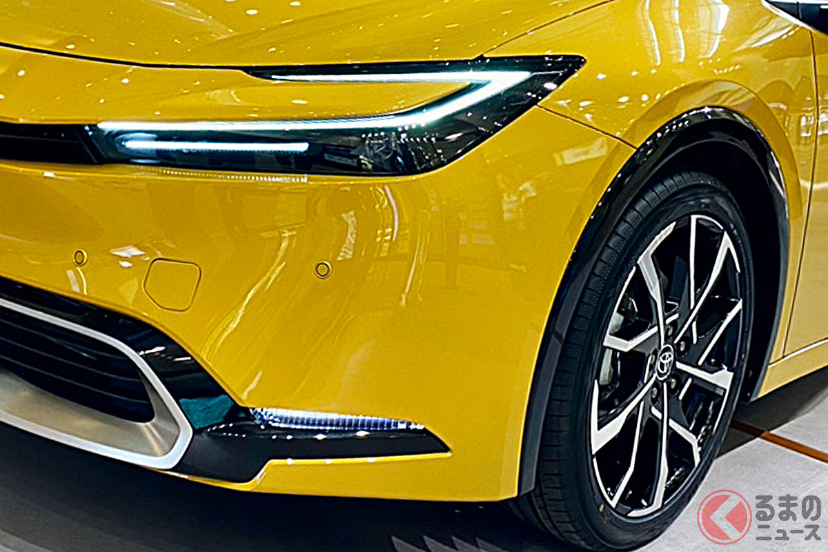 クーペのような流麗デザインとなった新型「プリウス」