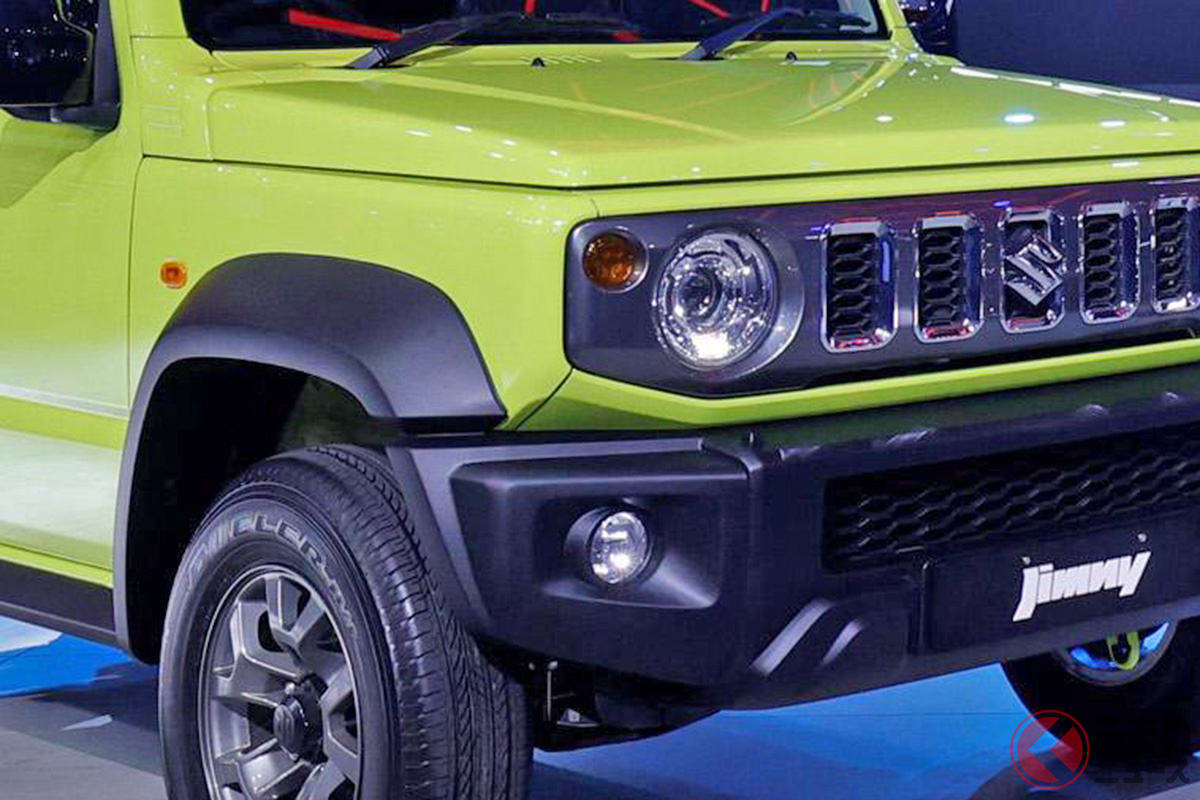 小さいけど…「寝れる」!? 写真は2023年1月12日にインドで発表されたスズキ「ジムニー」の5ドア仕様