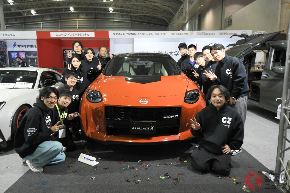 若いクルマ好きはまだまだいる! 東京オートサロン2023には日産京都校の学生が手掛けたフェアレディZとムラーノの融合モデル「フェアレディX」が展示された