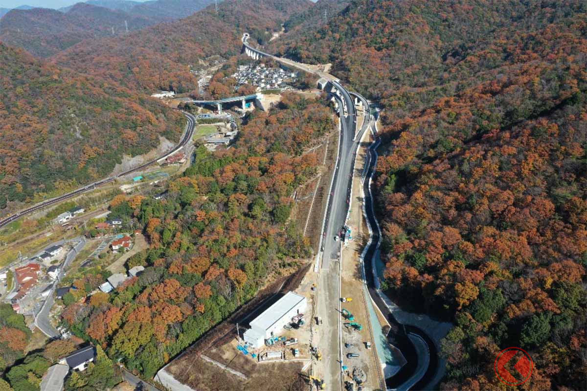 国道2号安芸バイパスの上大山地区から東広島方面を望む。2022年11月時点(画像:国土交通省中国地方整備局広島国道事務所)