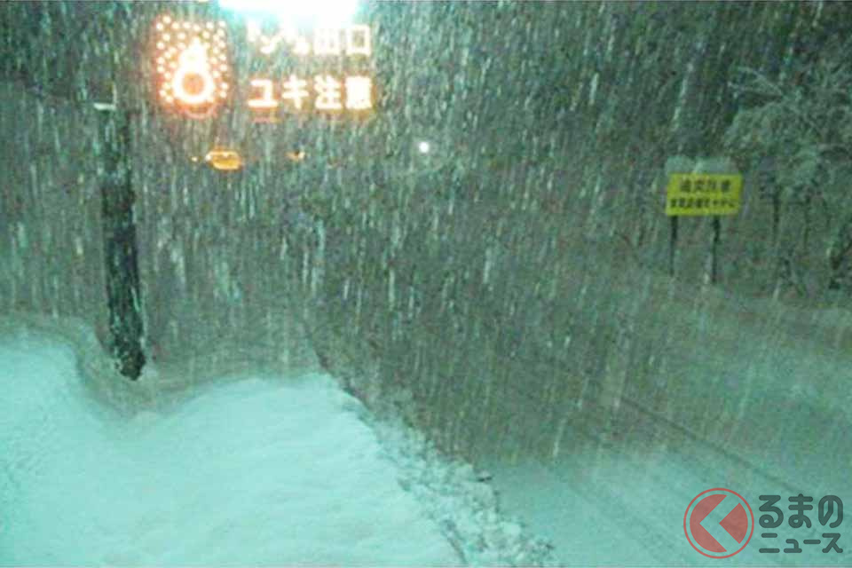 北陸道の降雪状況。2022年12月19日（画像：NEXCO東日本）