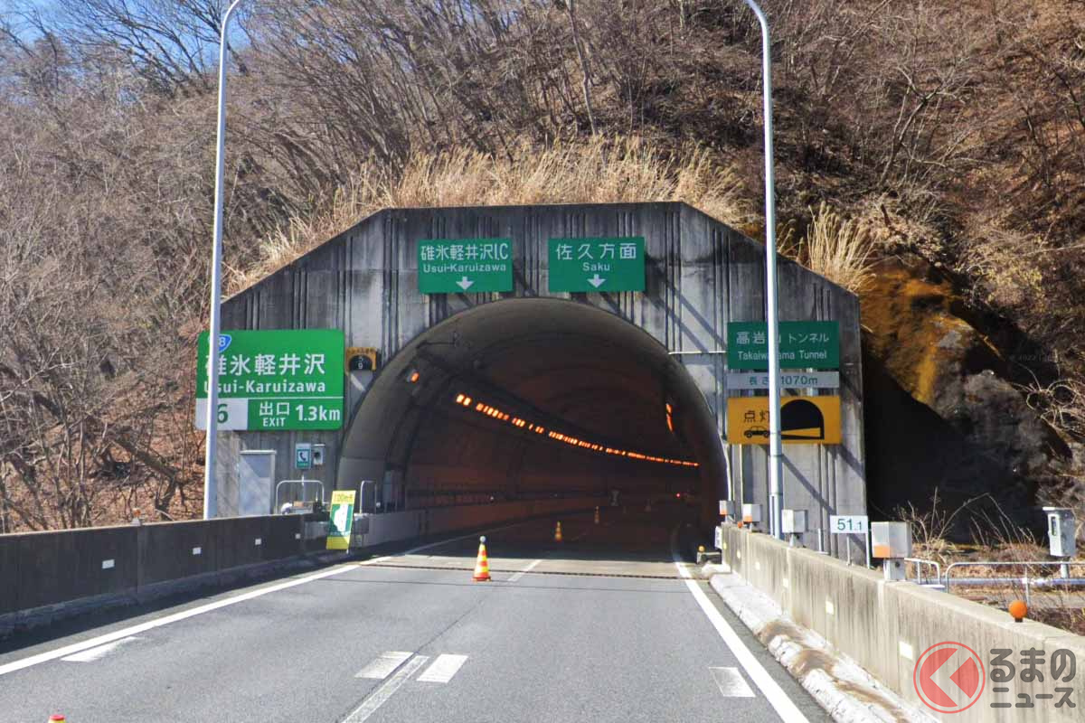 上信越道下りの高岩山トンネル((C) Google)