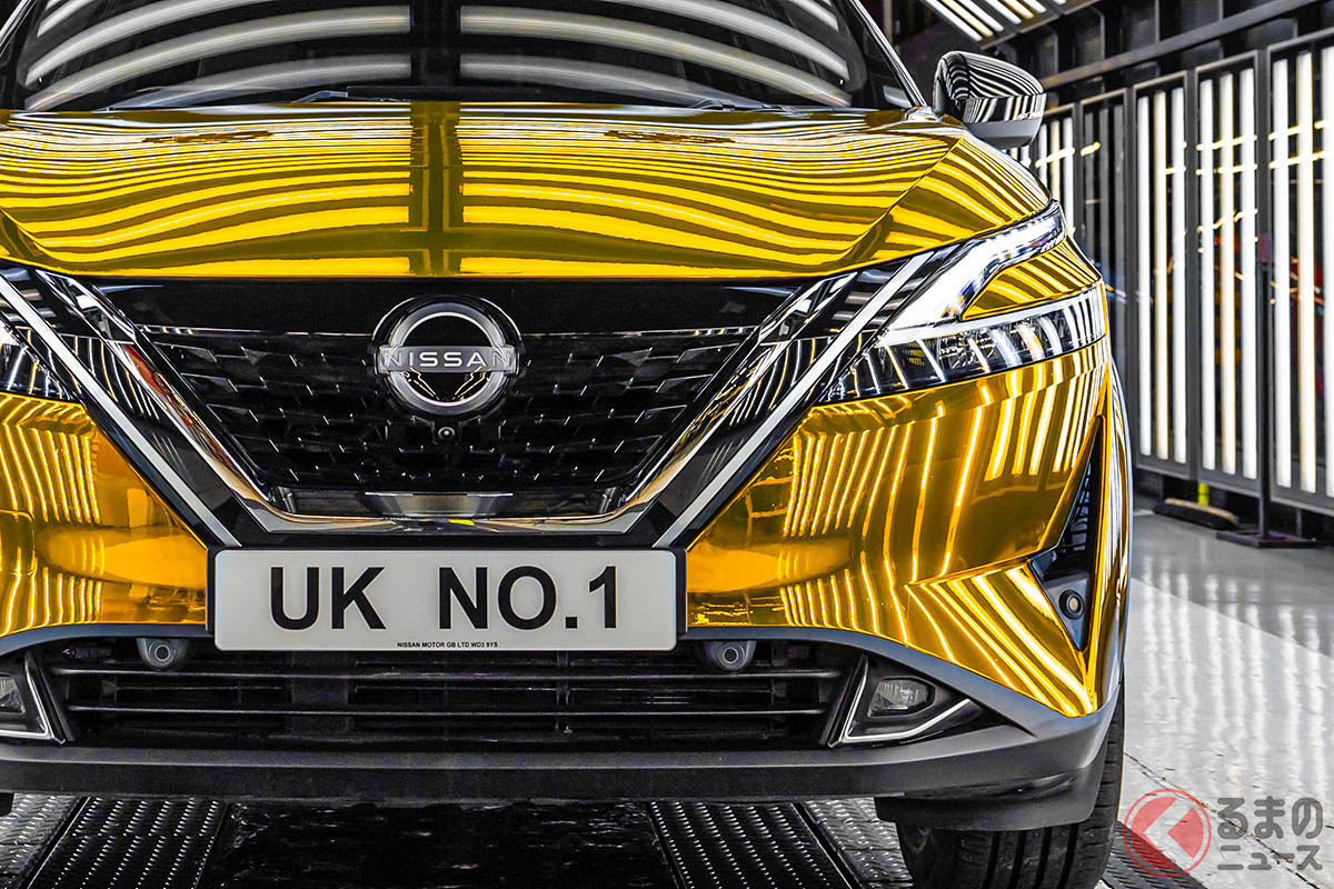 光り輝くゴールドのラッピングを施した日産「キャシュカイ」