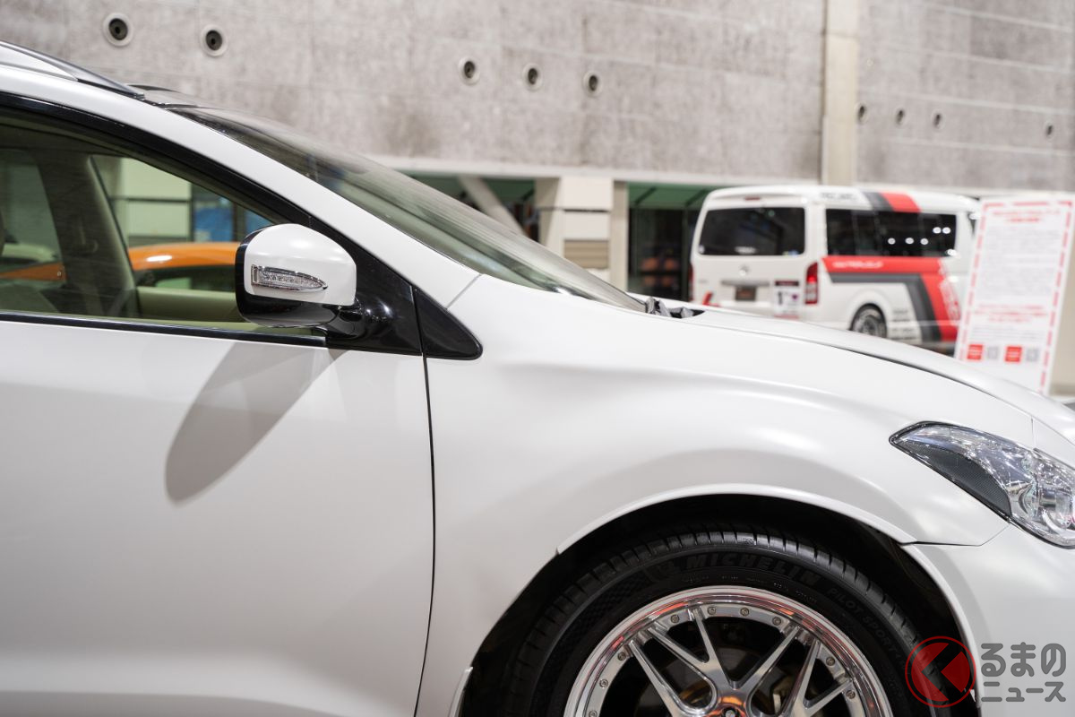 シーマのキャラクターライン(フロントフェンダー)と後ろのつながりを違和感なく仕上げられている(撮影:加藤博人)