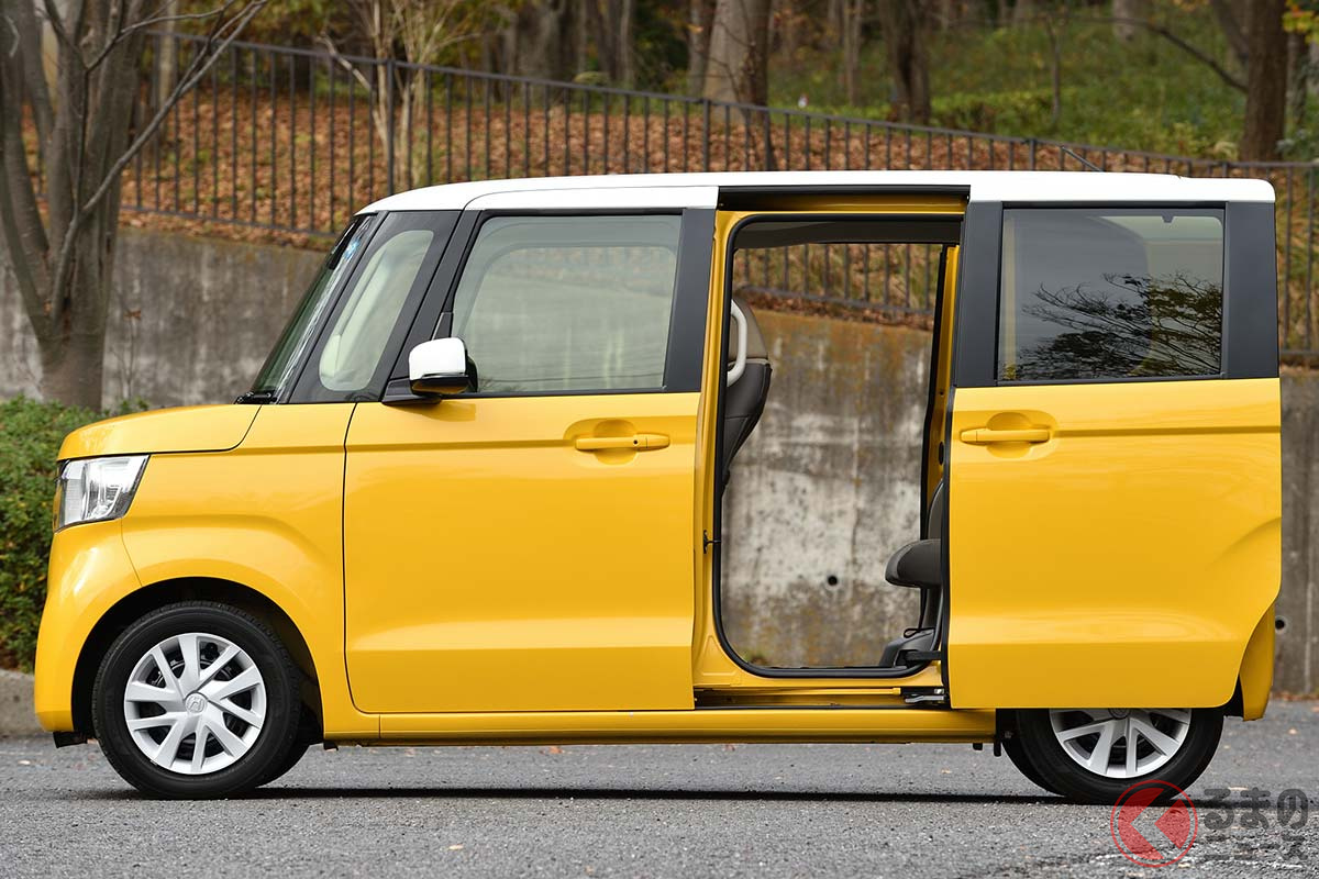 背が高くてスライドドアを備える軽スーパーハイトワゴン