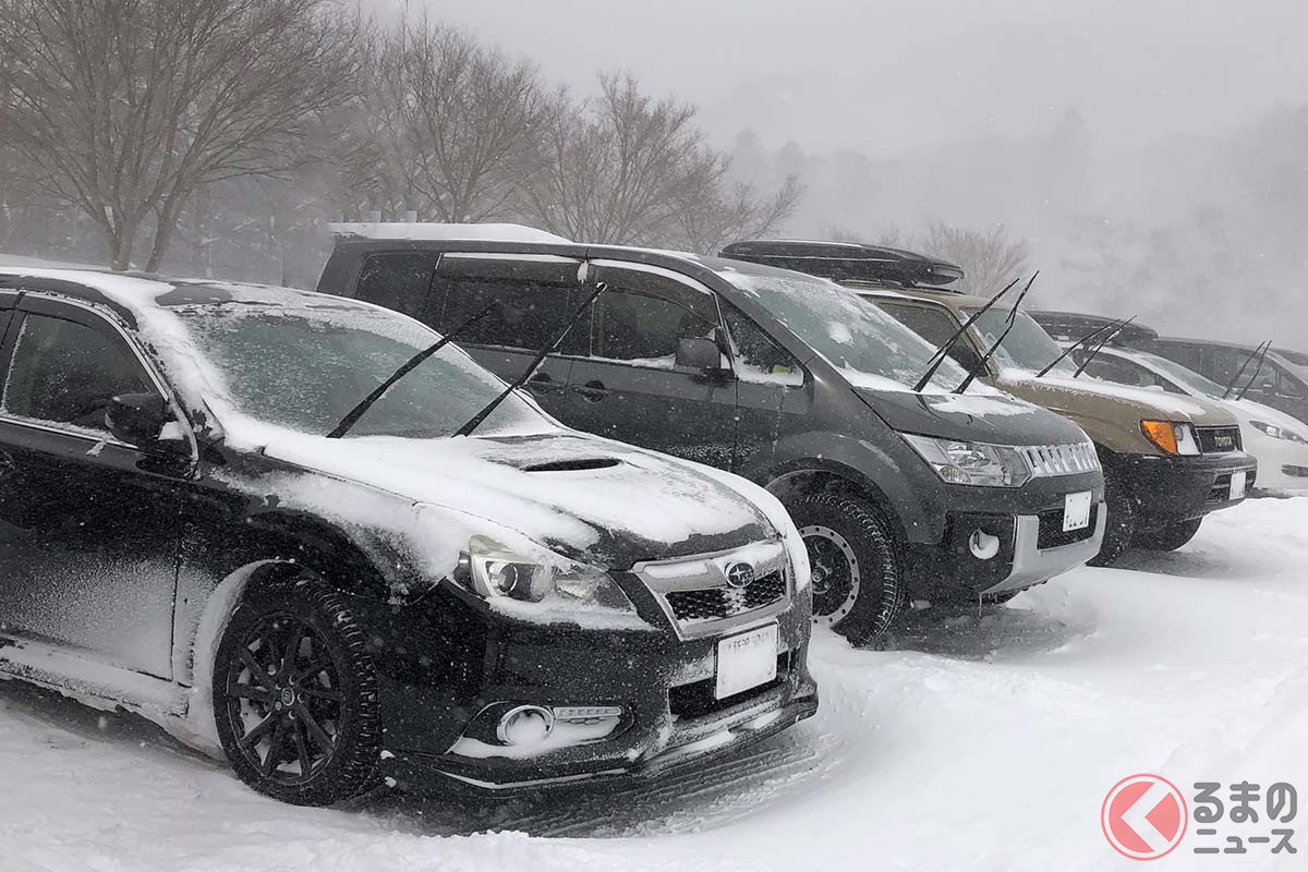 長時間駐車は積雪に注意 寒さをしのぐためにエンジンかけっぱなしでok クルマの冬対策とは くるまのニュース 長時間駐車は積雪に注意 寒さをしのぐためにエンジンかけっぱなしでok クルマの冬対策とは くるまのニュース
