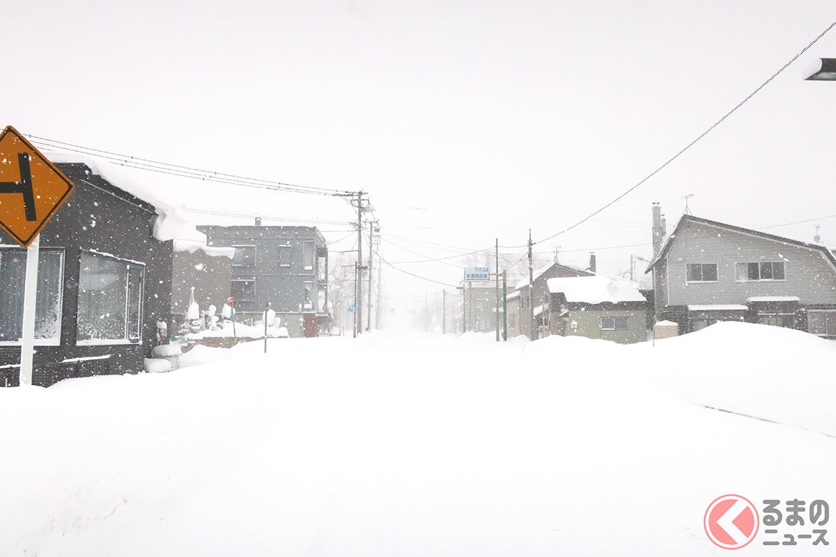 雪で歩道歩けない… 「車道」歩いても問題ない？
