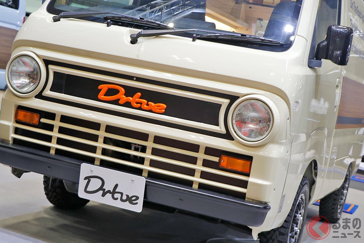レトロな顔が「オシャ」! ダイハツの軽トラック「ハイゼットトラック」をベースにした軽キャンピングカー「リトリート ミニチキ」