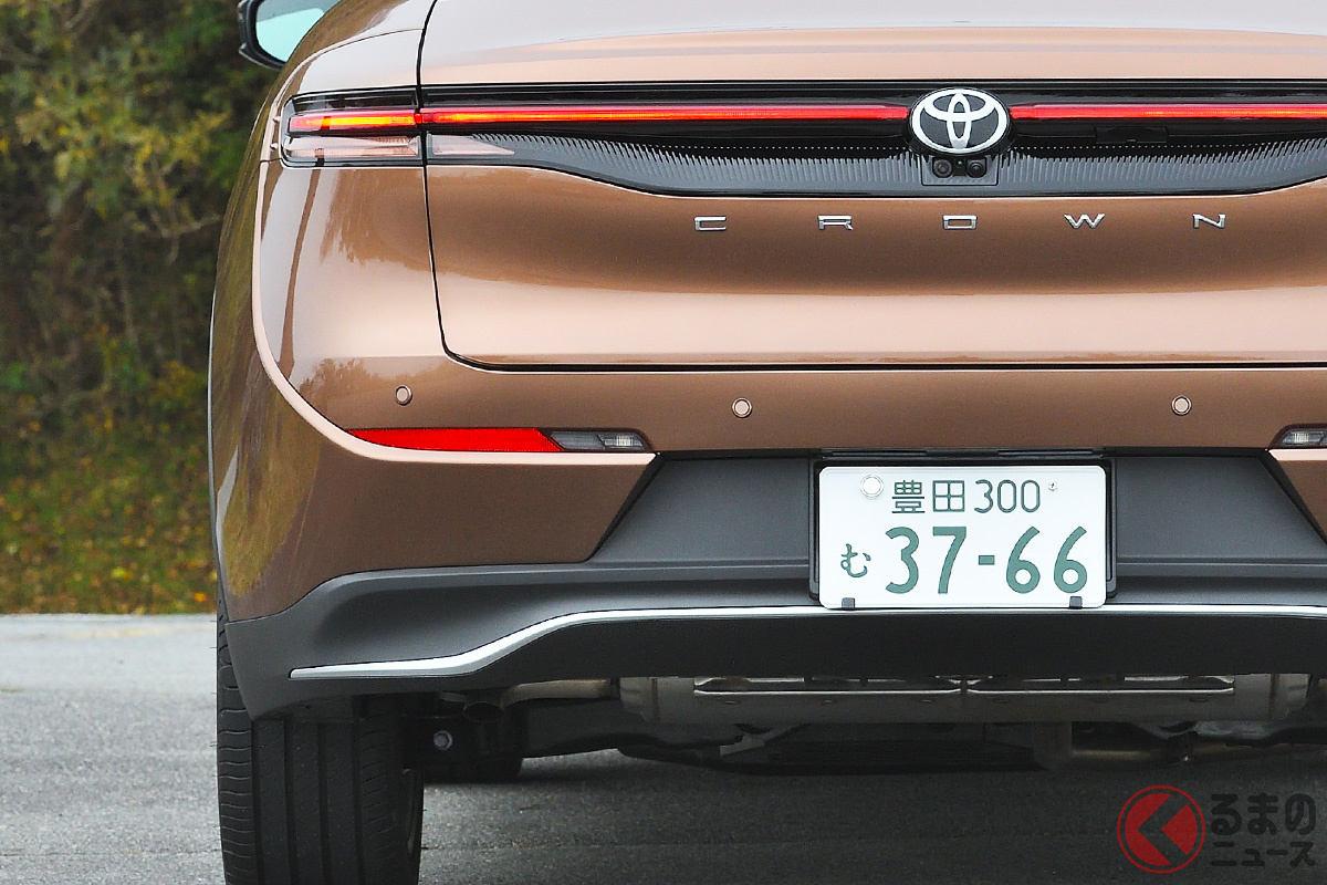 斬新「真一文字テール」を採用の新型「クラウン」