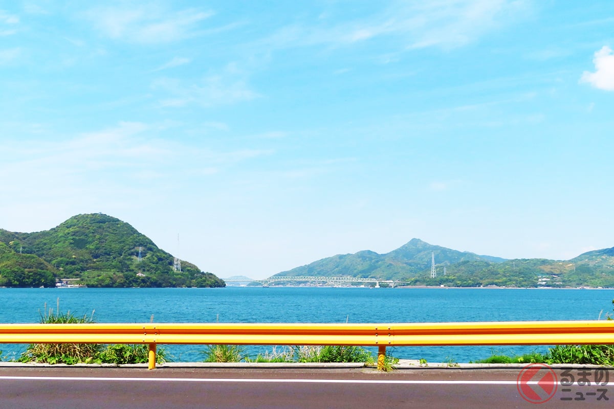 山口県では、特産の夏ミカンにちなんだ黄色いガードレールが採用されている(山口県の道路整備課)