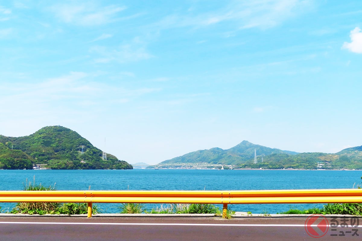 山口県では、特産の夏ミカンにちなんだ黄色いガードレールが採用されている（山口県の道路整備課）