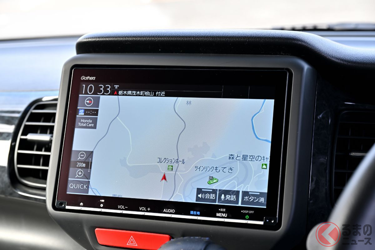 カーナビには音声と画面表示で通知する「県境案内」の機能も