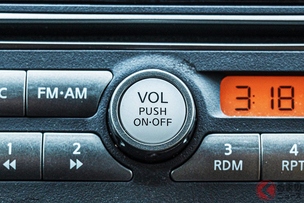 車内で「大音量で聞く音楽」は場合によっては違反行為になる？