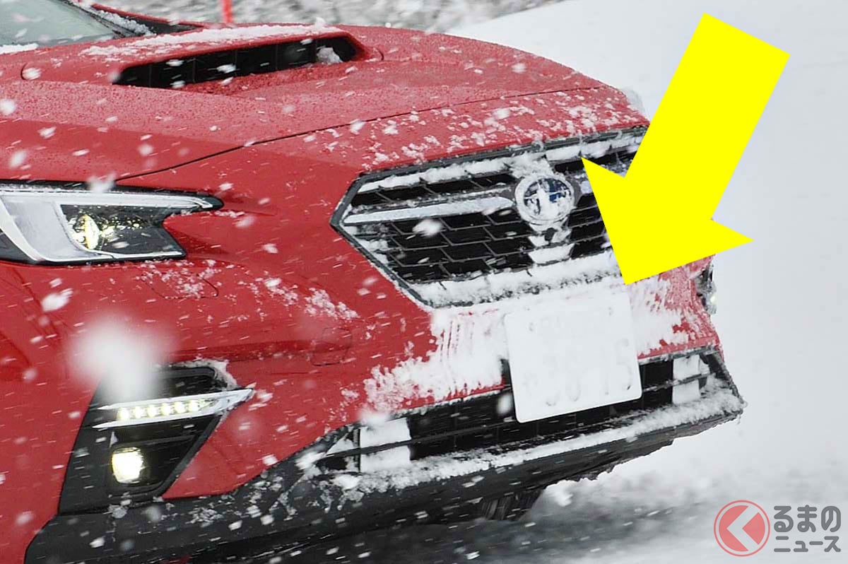 雪に覆われたナンバープレート(画像はイメージ)