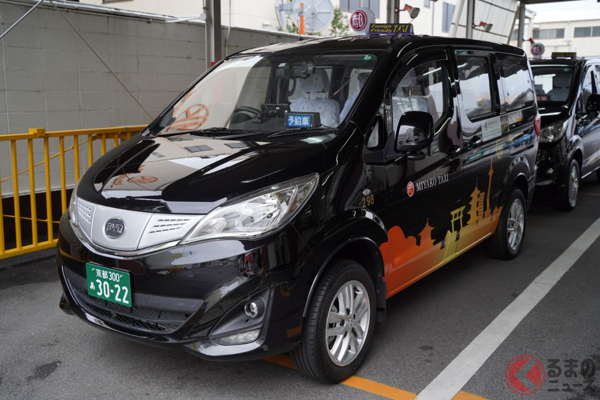 すでに都タクシーに導入されているBYDの「M3e」(撮影:加藤博人)