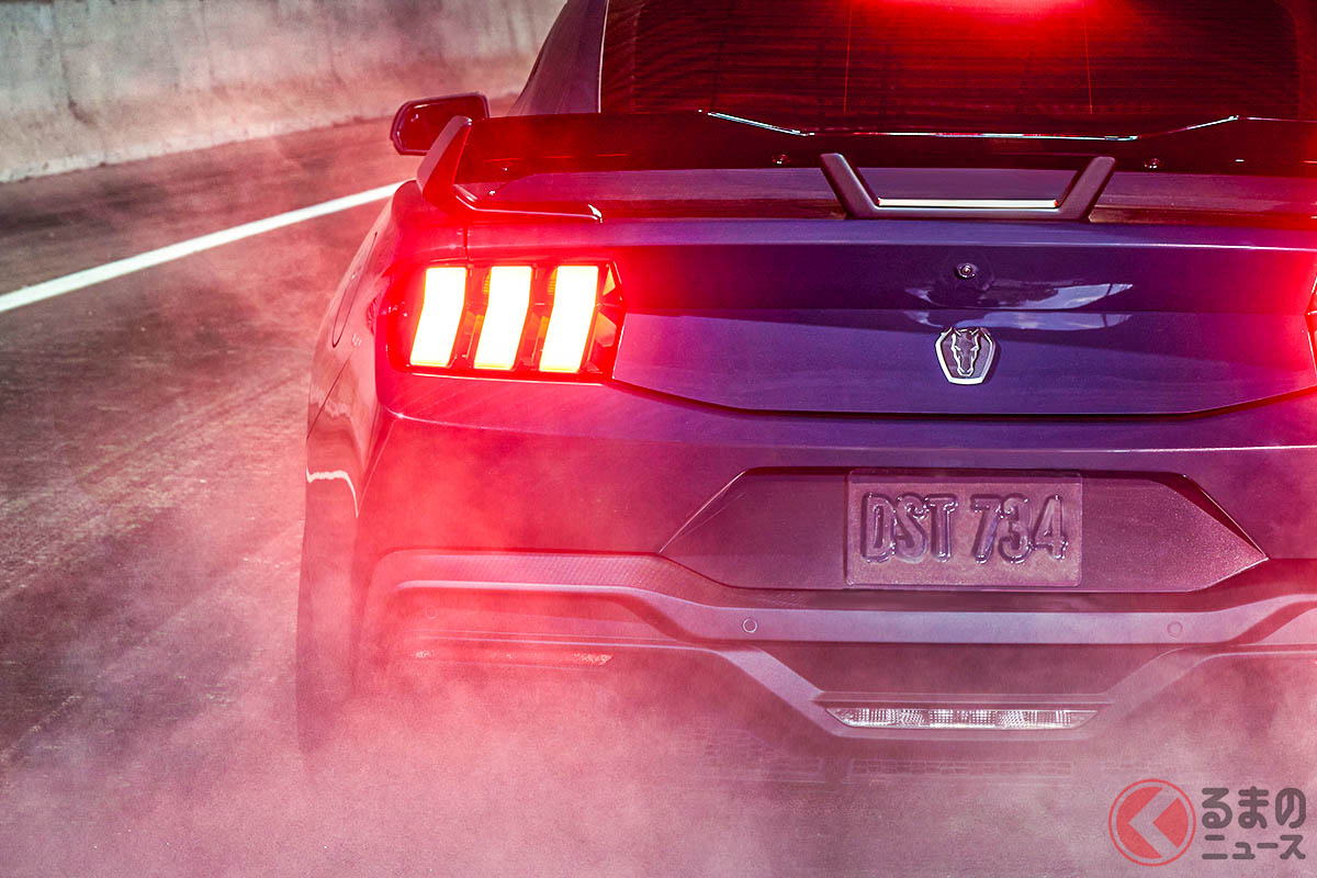 クルマで急加速! どのような危険が潜んでいる?(画像はイメージ)