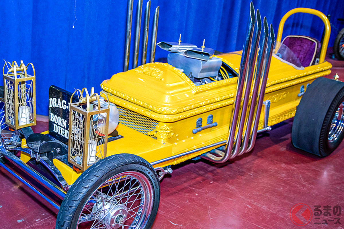 まさに走る棺桶? オークションに出品された「1995 MUNSTERS DRAGULA RE-CREATION」(Photo:Barrett Jackson)