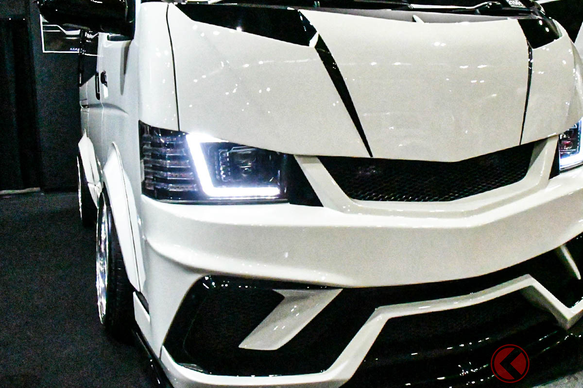 まるでスーパーカー? カスタムされたトヨタ「ハイエース」