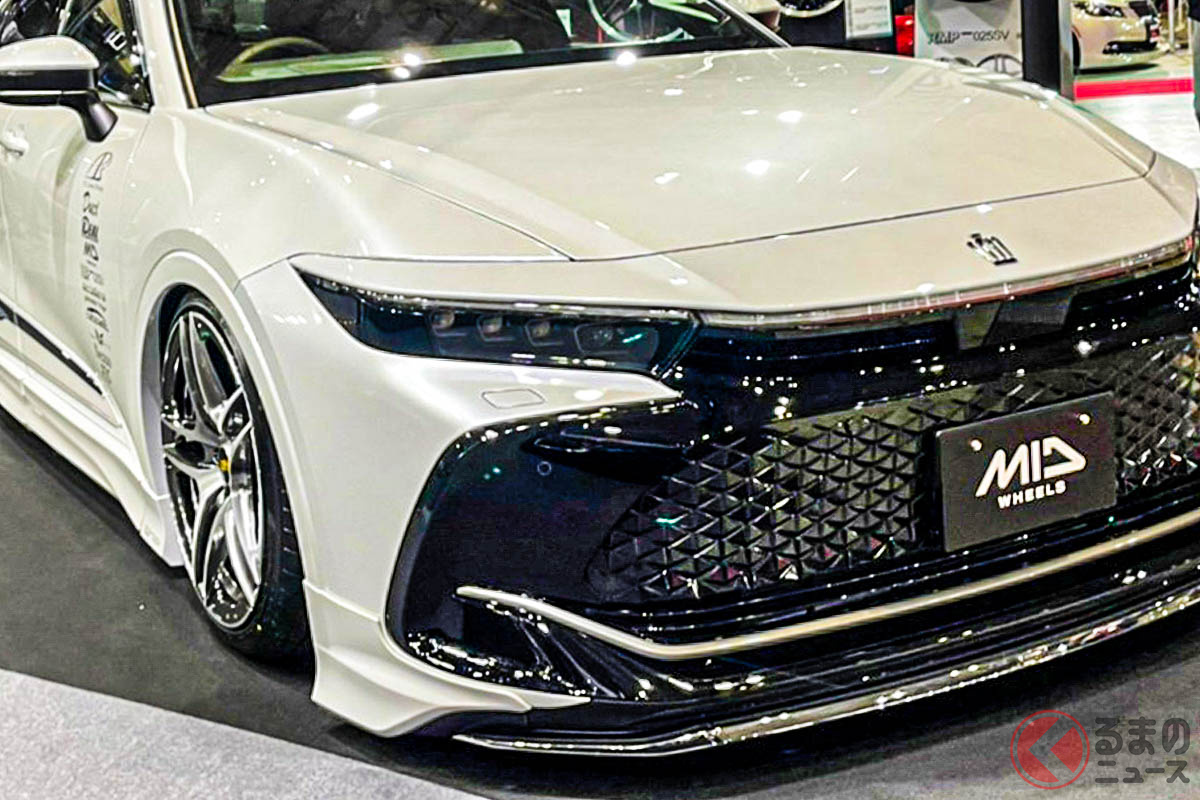 オートサロンに出現した多数のサゲ「クラウン クロスオーバー」