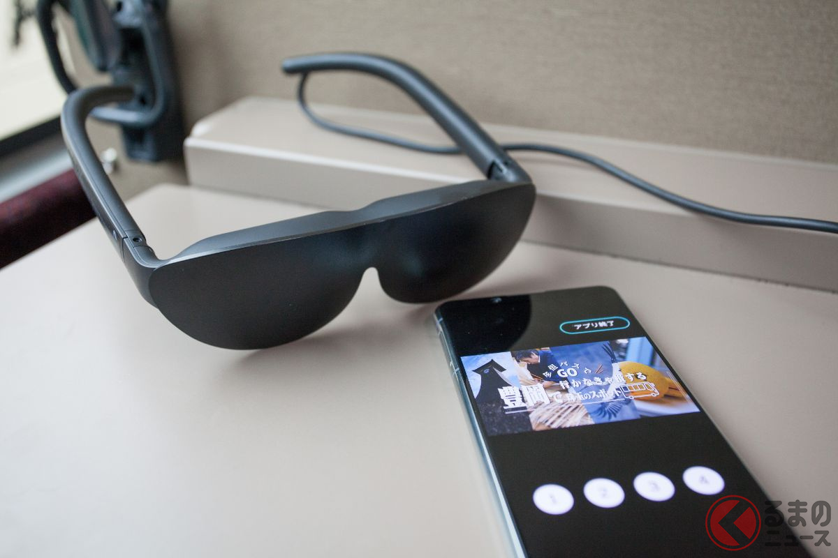ARグラスを用いて観光地紹介ムービーなどを楽しむことができる(画像:過去のイメージ/提供:全但バス)