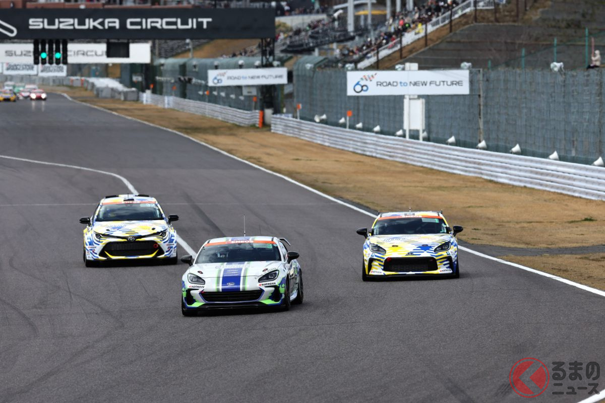 スーパー耐久に参戦する水素エンジンを搭載する「カローラ」とカーボンニュートラル燃料を使う「GR86」と「SUBARU BRZ」
