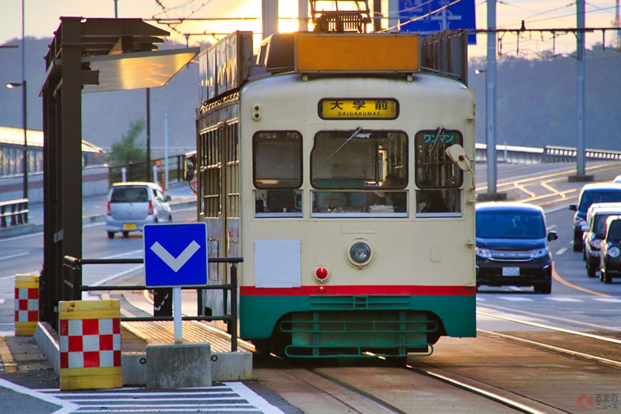 ゼブラゾーンとは異なる「安全地帯又は路上障害物接近」