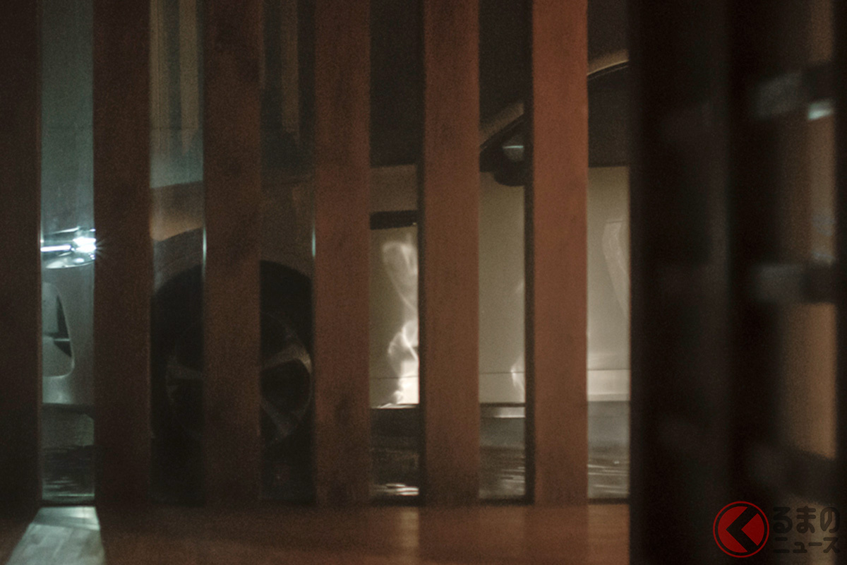 2022年3月8日に世界初公開されるマツダ新型「CX-60」(ティザー画像)