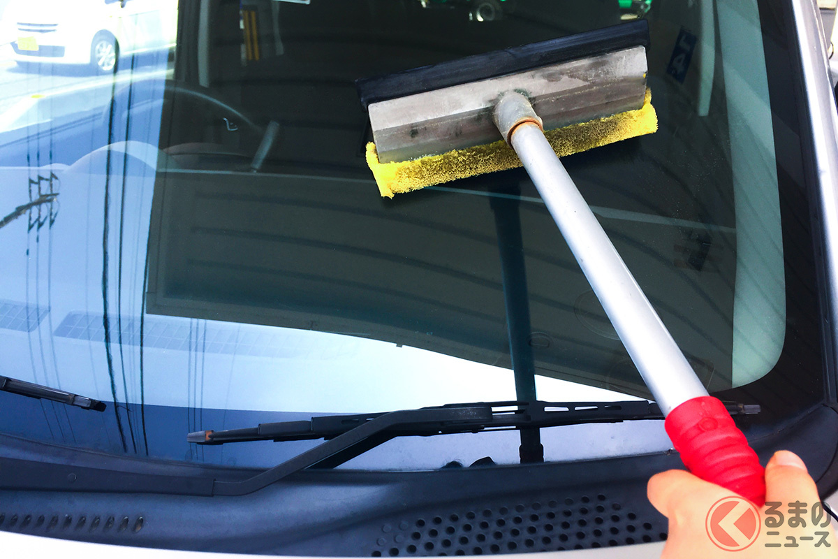 専用クリーナーを使って落とすのが効率的