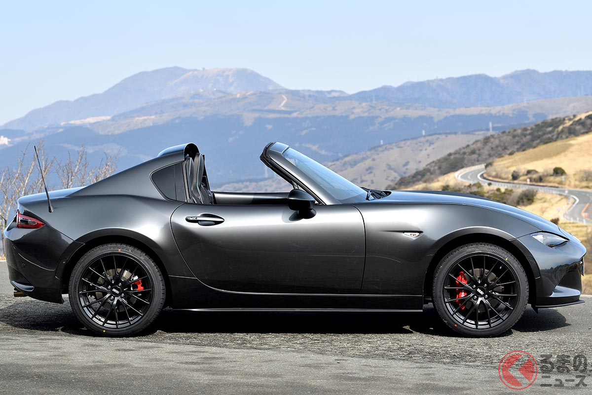 ルーフを開けたマツダ「ロードスターRF」