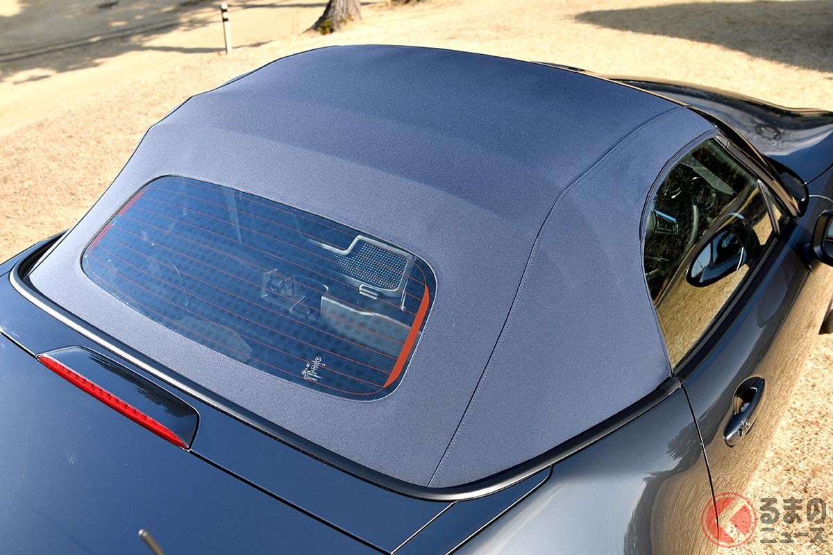 ソフトトップを装備するマツダ「ロードスター」