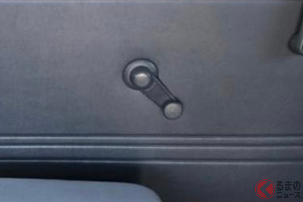 え、これの使い方分からない!? 手動で窓を開閉する「手回し気ハンドル」 画像提供:yuta.924_(@yuta924_car)さん
