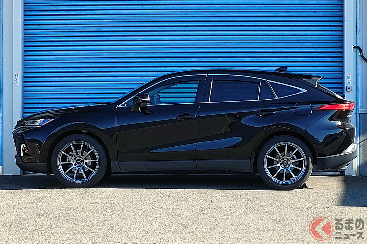 ハイパーマックスSを装着したハリアー(AXUH85)