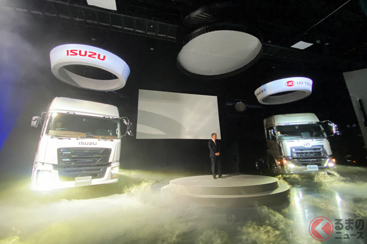 初の共同開発! お披露目されたいすゞとUDトラックスの新型トラクタヘッド「ギガ」&「クオン」